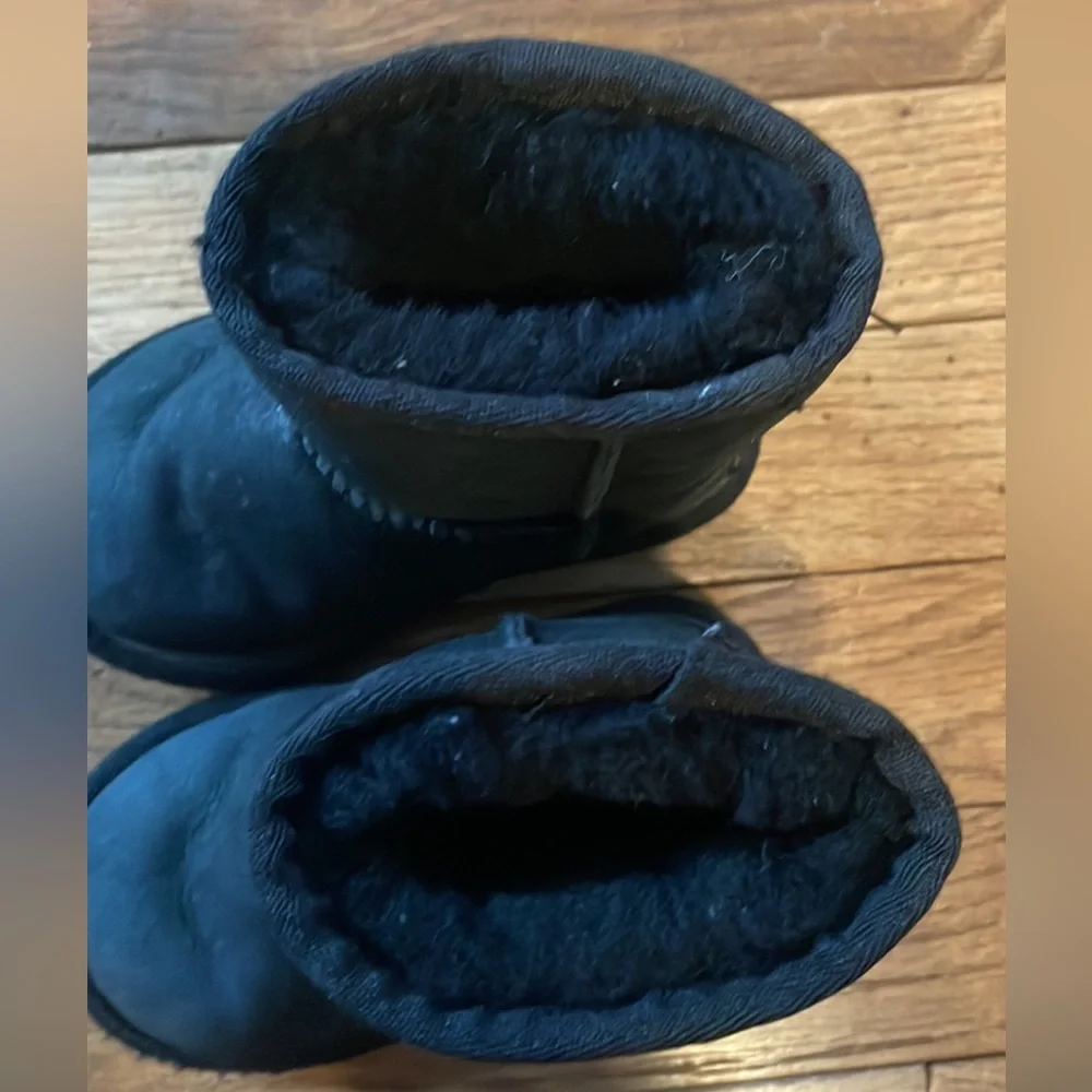 UGG Black classic boots for size 6 toddler